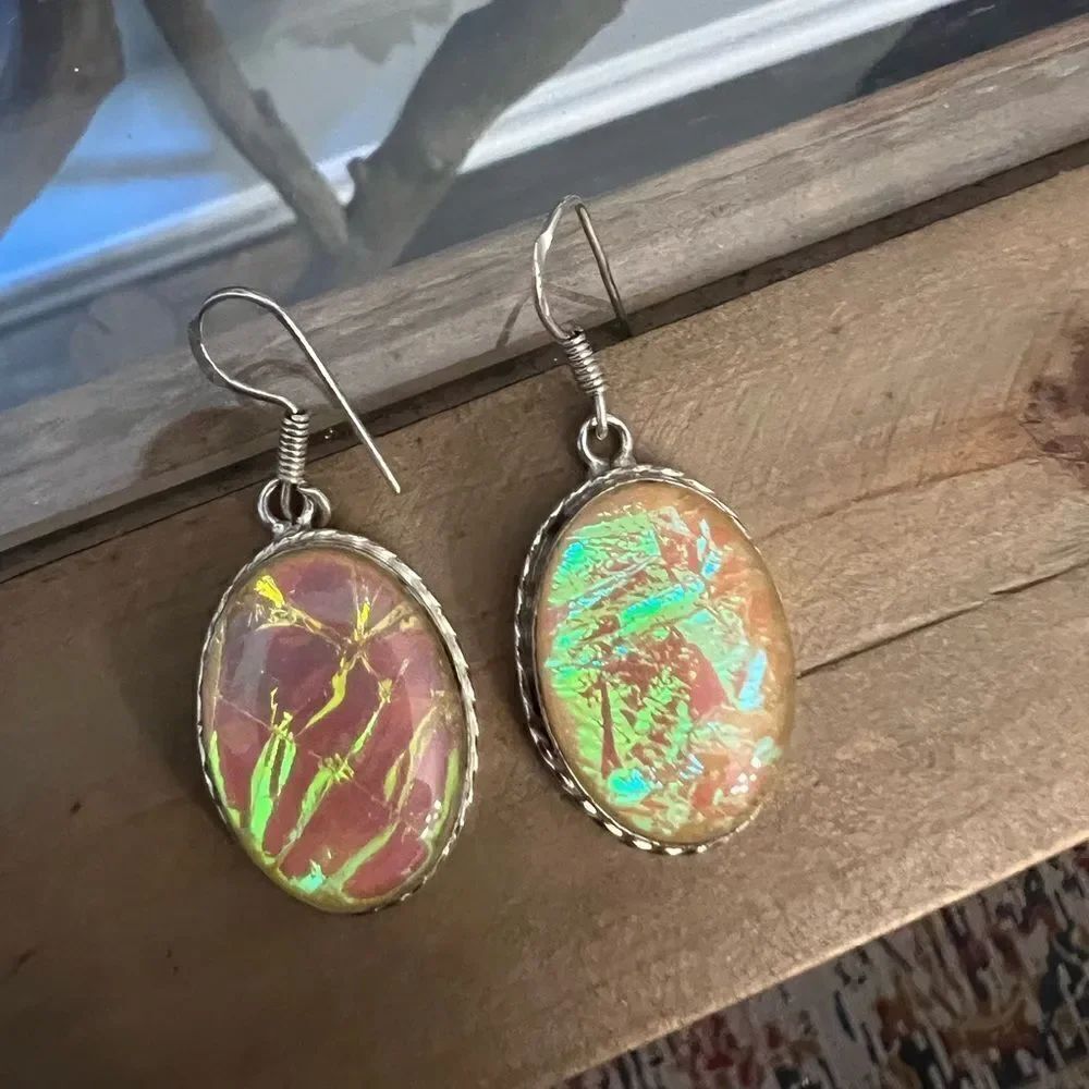 Women’s 925 silver moonlight  iridescent dangle earrings. Gorgeous.